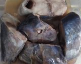 Foto langkah ke 1 dari resep Tongkol Tumis Pedas Cabai Hijau.