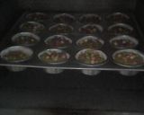 Foto langkah ke 8 dari resep banana muffin with chocochips on top.