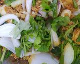 รูปขั้นตอนการทำที่ 3 ของ ผัดผงกะหรี่กุ้ง ปลาหมึก