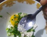 Foto langkah ke 2 dari resep Telur Dadar Bawang.