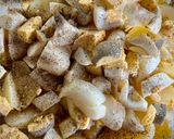 Foto del paso 4 de la receta Ensalada de langostinos al ajillo con patata y huevo duro