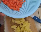 Foto langkah ke 1 dari resep Tumis kentang wortel / isian pastel / oseng kentang wortel.