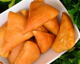 A picture of step 9 of Triangle shaped stuffed bread.