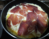 Foto del paso 3 de la receta: Tortilla de patatas rellena de jamón y queso