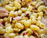 Foto del paso 3 de la receta: Pasta corta con bayas de goji, bonito del norte y aceitunas