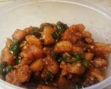 Foto langkah ke 4 dari resep Ikan Pari Asin Tumis Pedas.