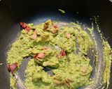 Foto del passaggio 2 della ricetta Busiate con pesto, speck croccante e burrata