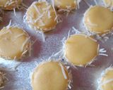 Foto langkah ke 3 dari resep Choco Button Cookies.