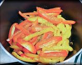 Foto del passaggio 1 della ricetta Filetto di maiale speziato al forno con peperoni