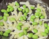 A picture of step 1 of 5-Minute Crispy Rice Paper with Edamame and Cheese.