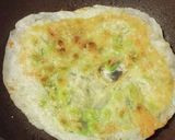 A picture of step 2 of 5-Minute Crispy Rice Paper with Edamame and Cheese.
