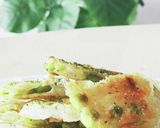 A picture of step 3 of 5-Minute Crispy Rice Paper with Edamame and Cheese.