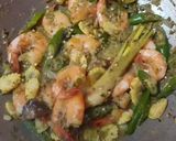 Foto langkah ke 3 dari resep 70. Tumis Udang Cabe Hijau.