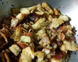 A picture of step 2 of Bread halwa.
