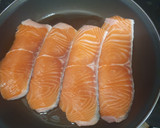 Foto del paso 3 de la receta: Salmón en salsa dulce de espárragos trigueros