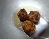 A picture of step 4 of Leftover Rice balls.
