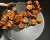 Kolbászos vajbableves recept fázis 1 fotója
