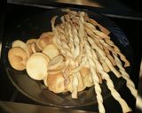 Foto del paso 4 de la receta: Grisines y galletas marineras