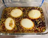 A picture of step 4 of Seasoned Eggs with Aromatic Sauce.