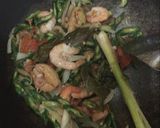 Foto langkah ke 3 dari resep Tumis tauco kacang panjang dan wortel.