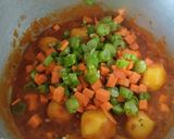 Foto del paso 3 de la receta: Guiso🍛de pollo🍗y vegetales🥘🫛🥕🍲🥔