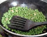 A picture of step 1 of Matar kachori.