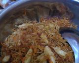 Foto langkah ke 7 dari resep Mie Goreng Wortel & Fishroll (Mie Instan jd Spesial).