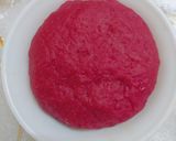 A picture of step 1 of Beetroot chicken momos.