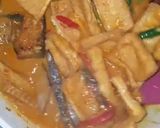 Foto langkah ke 6 dari resep Pindang Tongkol Pari Asap Tahu Terong Masak Pedas.