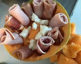 Une image de l'étape 5 de Melon aux deux jambons,mozzarella di buffala et basilic.