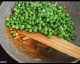 A picture of step 2 of Khasta matar kachori.