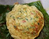 Foto langkah ke 3 dari resep Telur Dadar Daun Pisang.