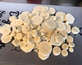 Une image de l'étape 2 de Panais fondants au persil et crème de champignons.