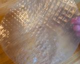 Foto del paso 1 de la receta: Rollitos Crujientes de Salmón en Papel de Arroz