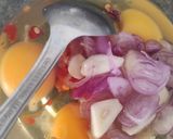Foto langkah ke 1 dari resep Telur Dadar Kampung.