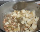 A picture of step 2 of Sabudana khichdi.