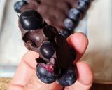 Foto del paso 5 de la receta: Chocolate blueberry bark inspirada en Lastochka 🥰🍫 Barra saludable de arándanos y chocolate 🫐