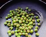 A picture of step 3 of Sundakkai (turkey berry) thogaiyal.