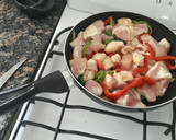 Foto del paso 2 de la receta: Pollo salteado con verduras