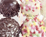 Foto del paso 4 de la receta: Piruletas de vainilla bañadas con chocolate blanco