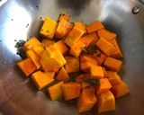 A picture of step 4 of Kodha Nu Shaak/Bhopda Chi Bhaji/Kaddu Ki Subji/Pumpkin Curry.