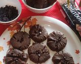 चोको चिप्स वाली चॉकलेट कूकीज़ (Choco chips wali chocolate cookies recipe in hindi) रेसिपी चरण 9 फोटो