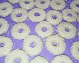 Foto langkah ke 6 dari resep Donat Pisang Wijen.