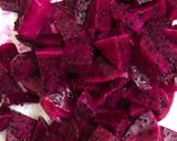 A picture of step 1 of Dragon fruit milkshake.