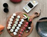A picture of step 8 of Californian Rolls and Tuna sushi.