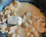 Foto del paso 3 de la receta: Pollo con salsa de queso y papas doradas