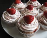 A picture of step 7 of Strawberry Cupcakes.