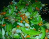 Foto langkah ke 7 dari resep Tumis udang&cumi asin lombok ijo.