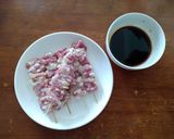 Hình bước làm 2 của món Cơm gạo lứt & thịt xiên que áp chảo Teriyaki