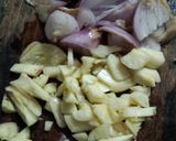 Foto langkah ke 3 dari resep Tumis Kentang Ayam (isian arem arem).